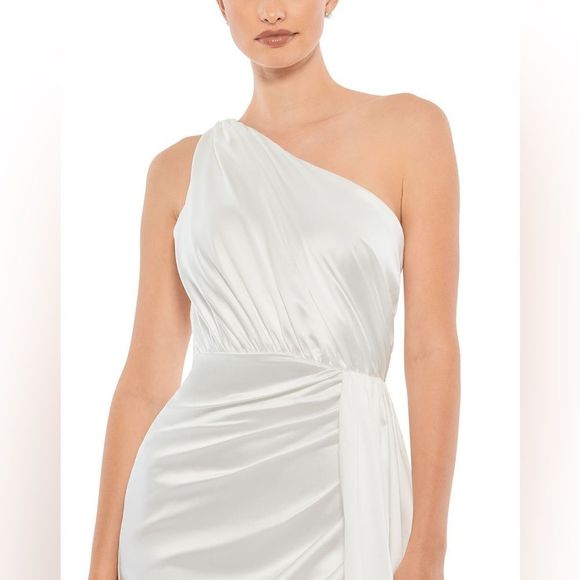 🔥🔥 Mac Duggal Draped One Shoulder Gown - Picture 4 of 12